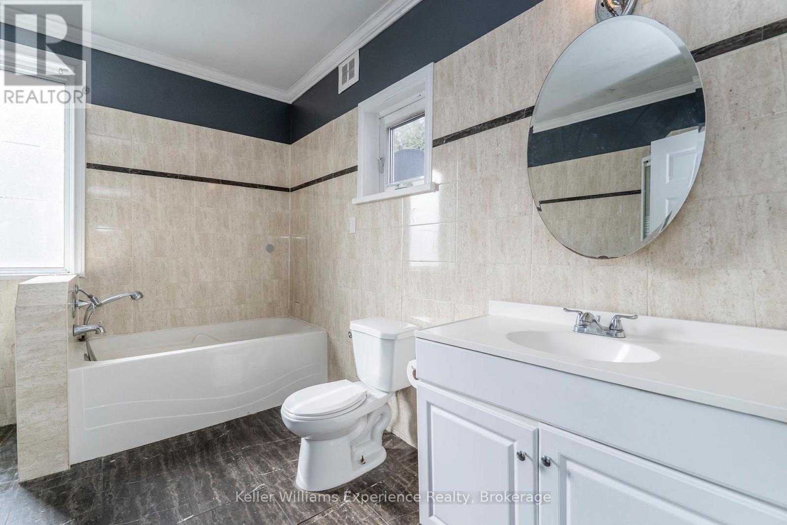396 Russell Street, Midland, Ontario  L4R 3A8 - Photo 12 - S12088314