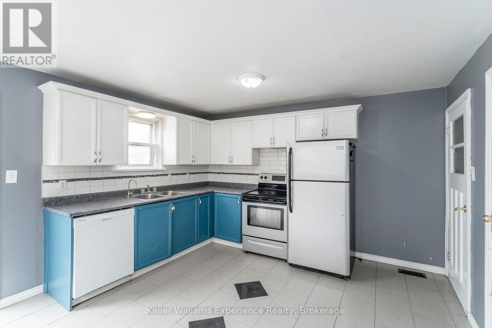 396 Russell Street, Midland, Ontario  L4R 3A8 - Photo 9 - S12088314