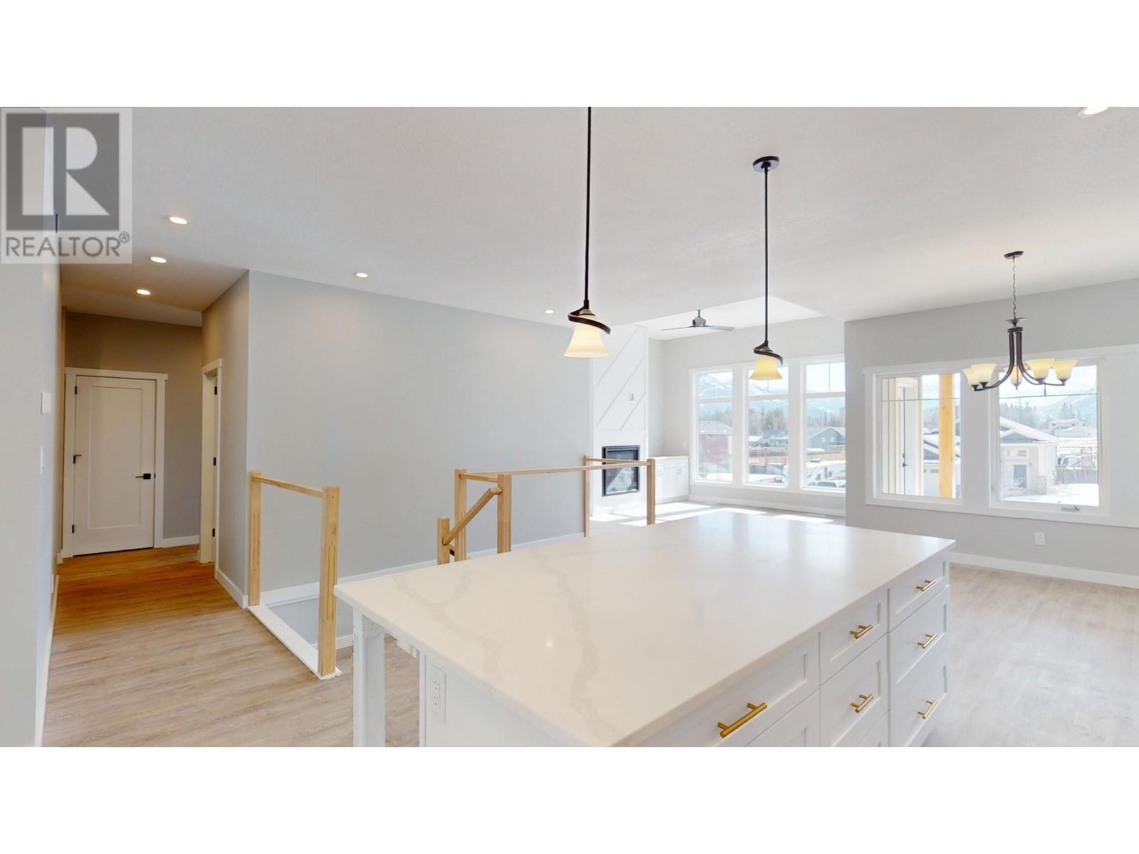 2258 Black Hawk Drive, Sparwood, British Columbia  V0B 2G2 - Photo 10 - 10340020