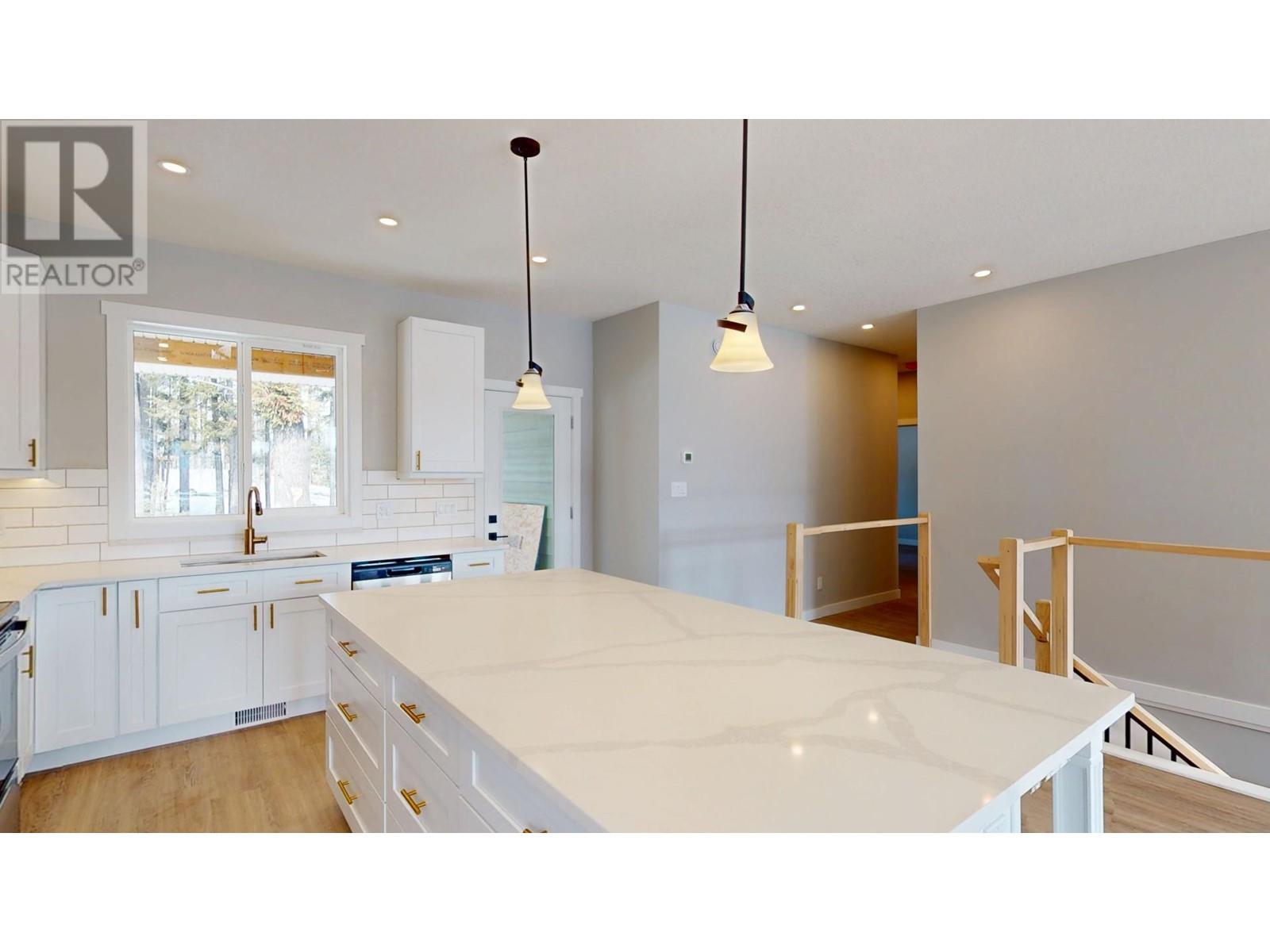 2258 Black Hawk Drive, Sparwood, British Columbia  V0B 2G2 - Photo 11 - 10340020