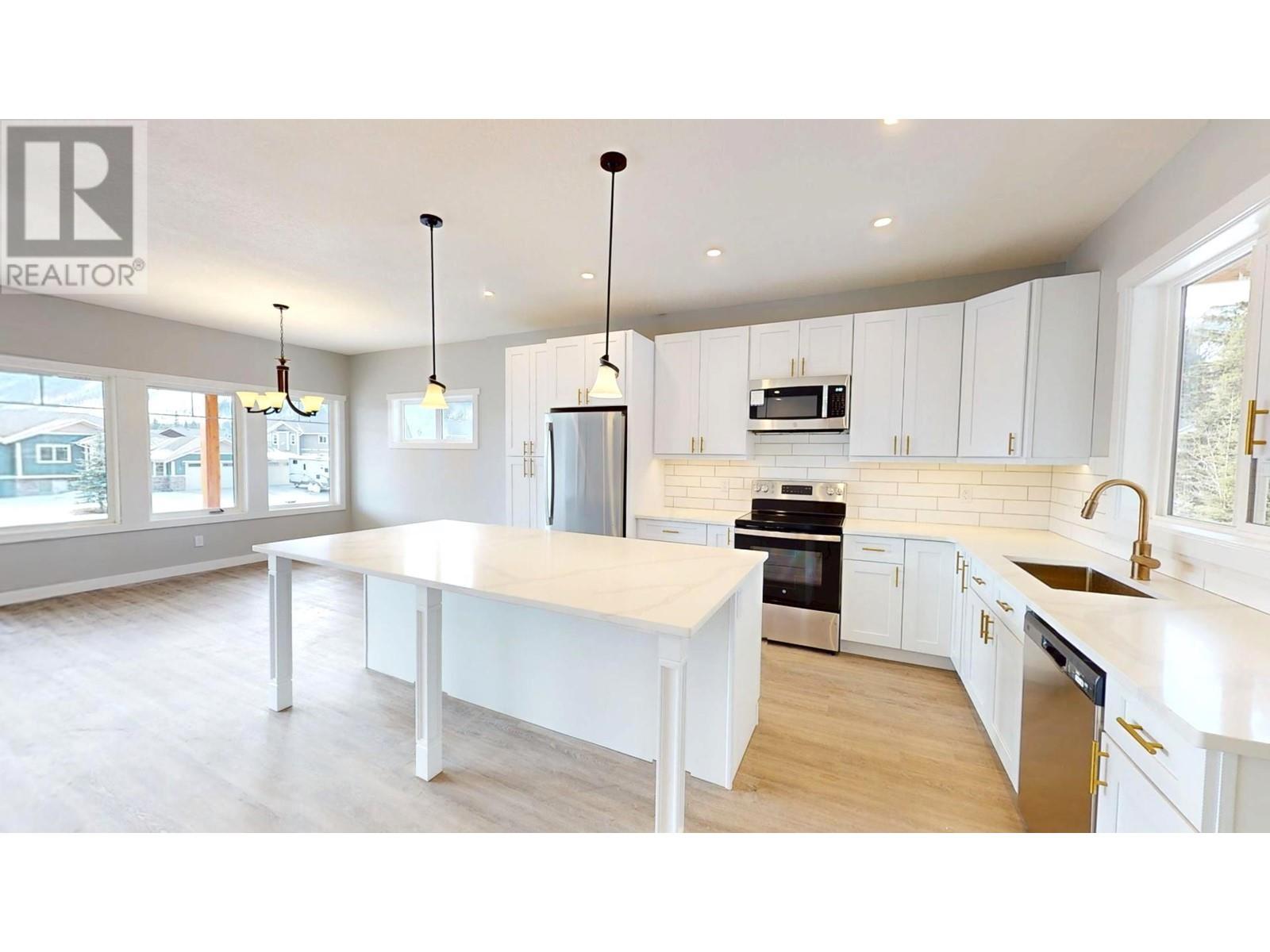 2258 Black Hawk Drive, Sparwood, British Columbia  V0B 2G2 - Photo 4 - 10340020