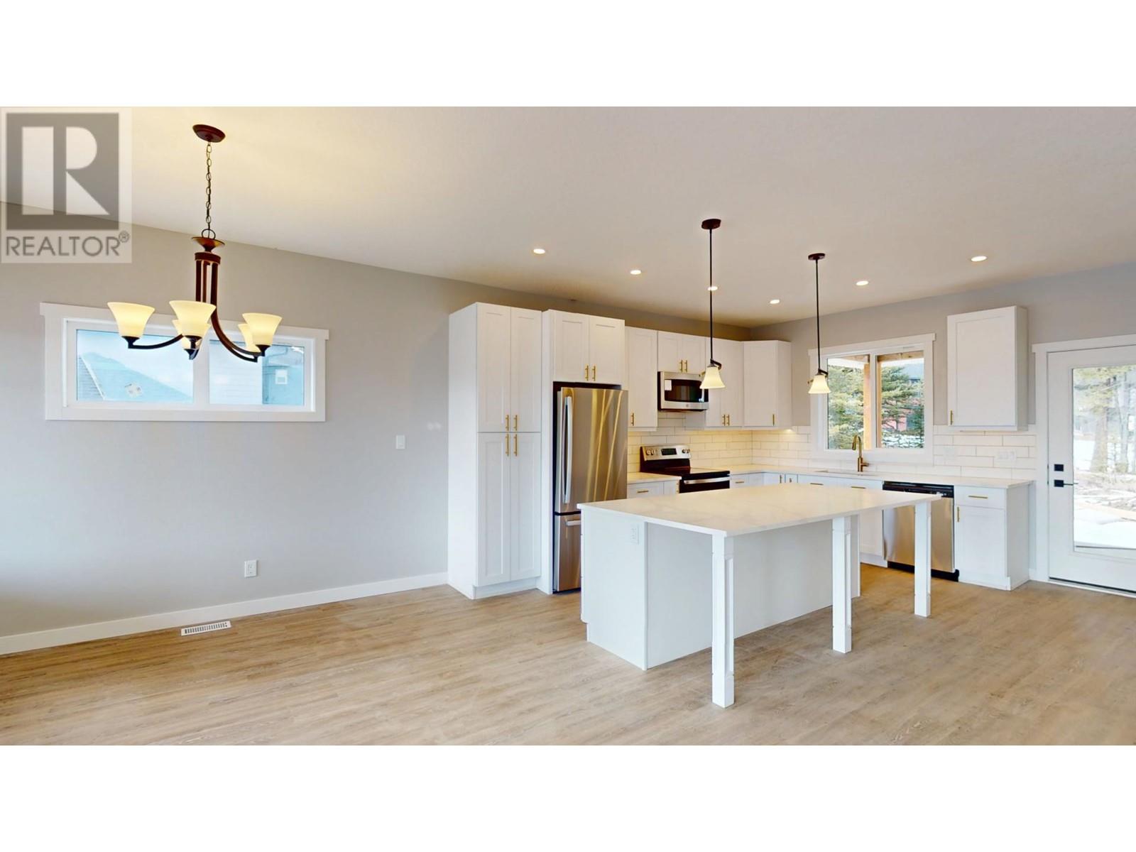 2258 Black Hawk Drive, Sparwood, British Columbia  V0B 2G2 - Photo 15 - 10340020