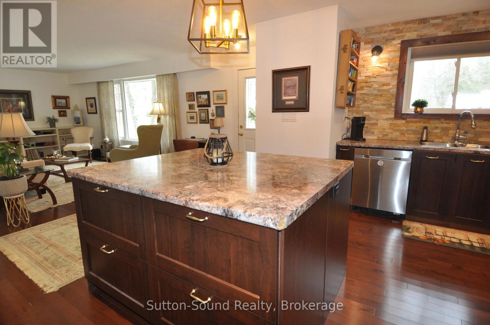 2133 6th Avenue W, Owen Sound, Ontario  N4K 5J4 - Photo 6 - X12088210