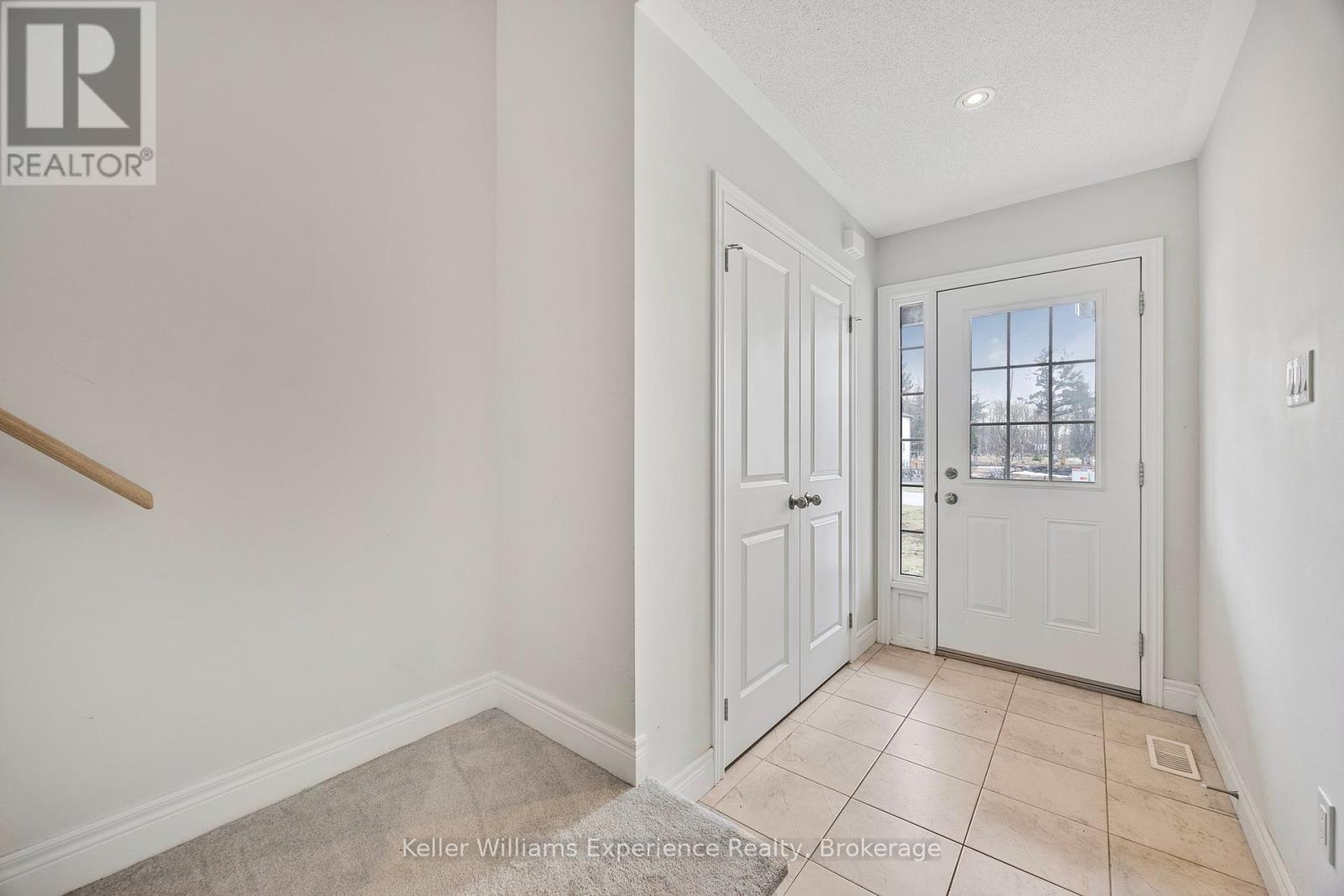8 Quinn Forest Drive, Bracebridge, Ontario  P1L 0C8 - Photo 5 - X12088287