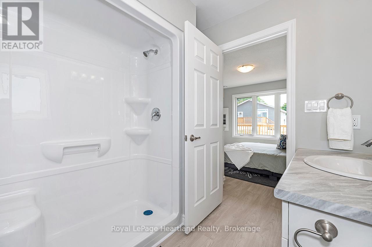 18 Bluffs View Boulevard, Ashfield-Colborne-Wawanosh, Ontario  N7A 0C1 - Photo 17 - X12088345
