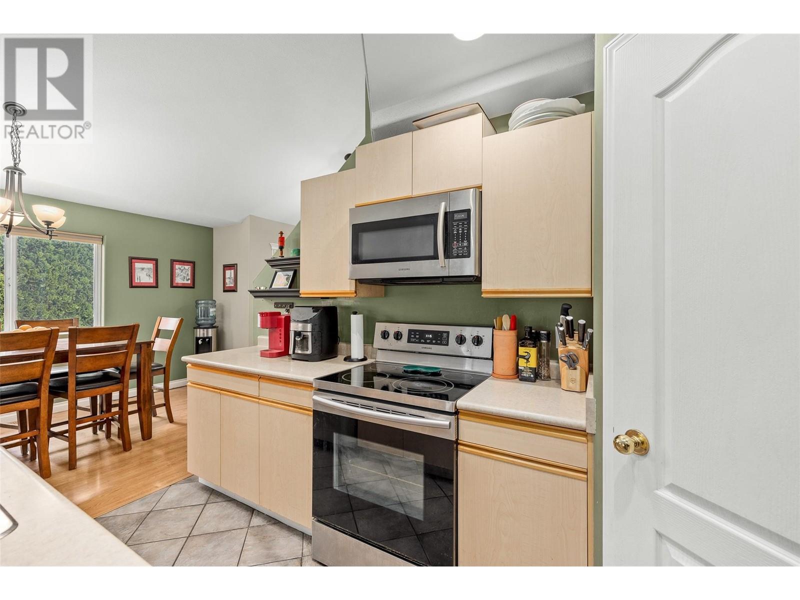 Property at 100 Verna Court image 2