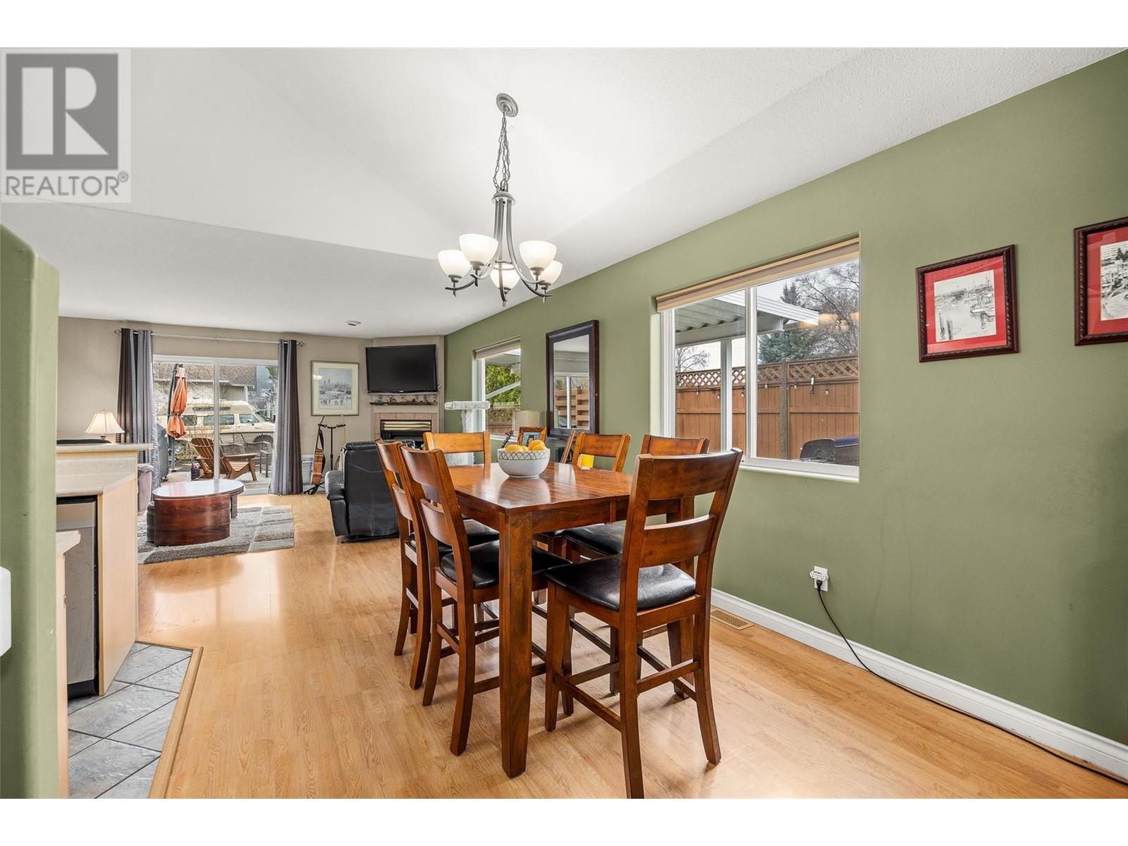 Property at 100 Verna Court image 4