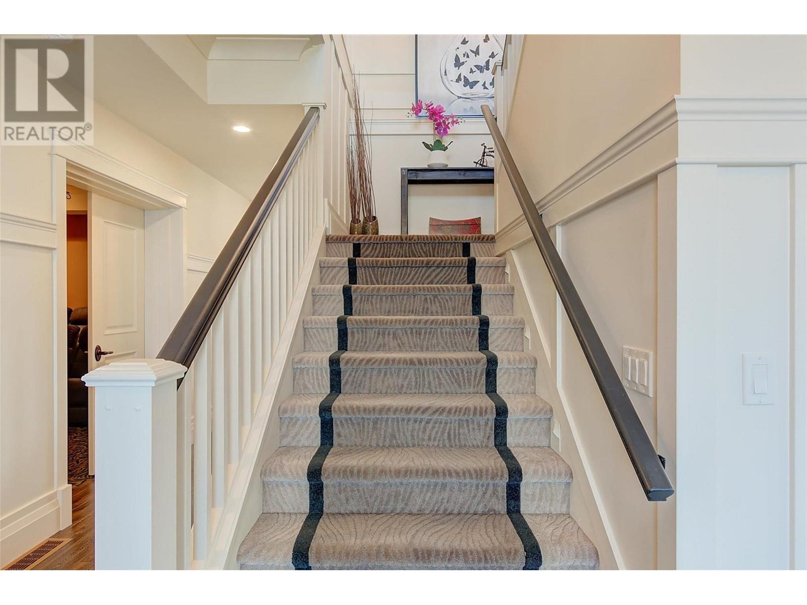 Property at 5335 Signet Crescent image 3