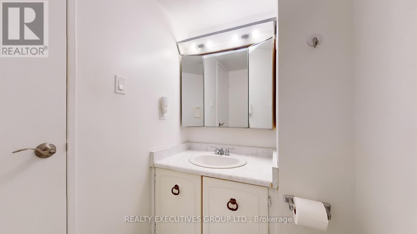 701 - 80 Inverlochy Boulevard, Markham, Ontario  L3T 4P3 - Photo 26 - N12088355