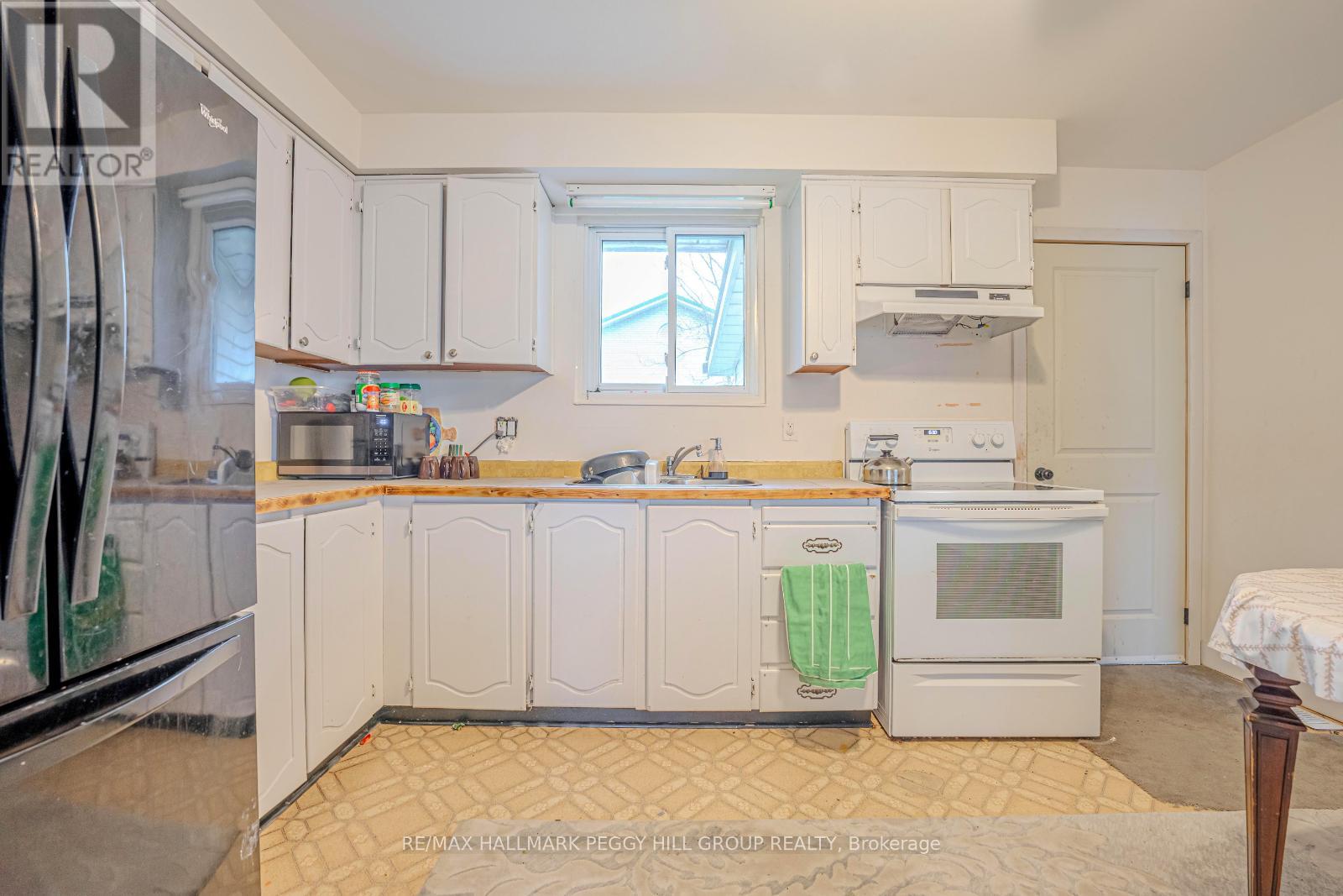 203 Phillips Street, Barrie, Ontario  L4N 3V2 - Photo 4 - S12088392