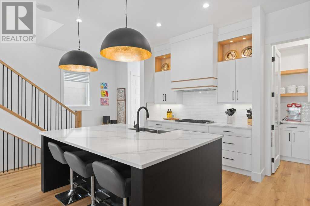 Property at 2627 36 Street SW image 5