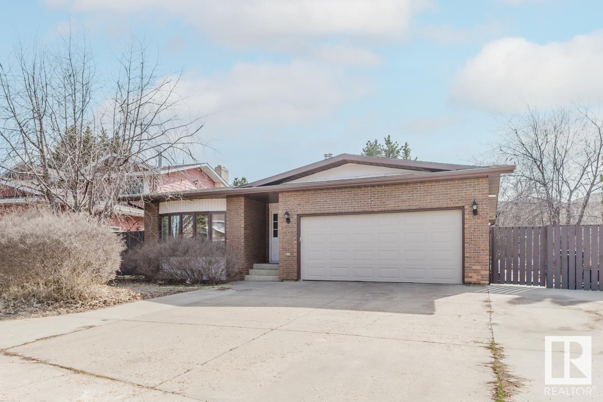 Property at 2404 113 ST NW image 2
