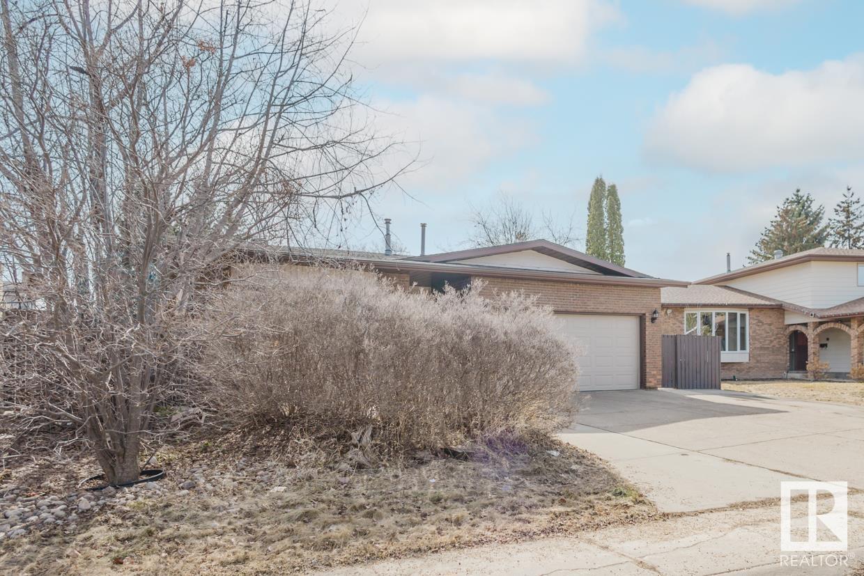 Property at 2404 113 ST NW image 3