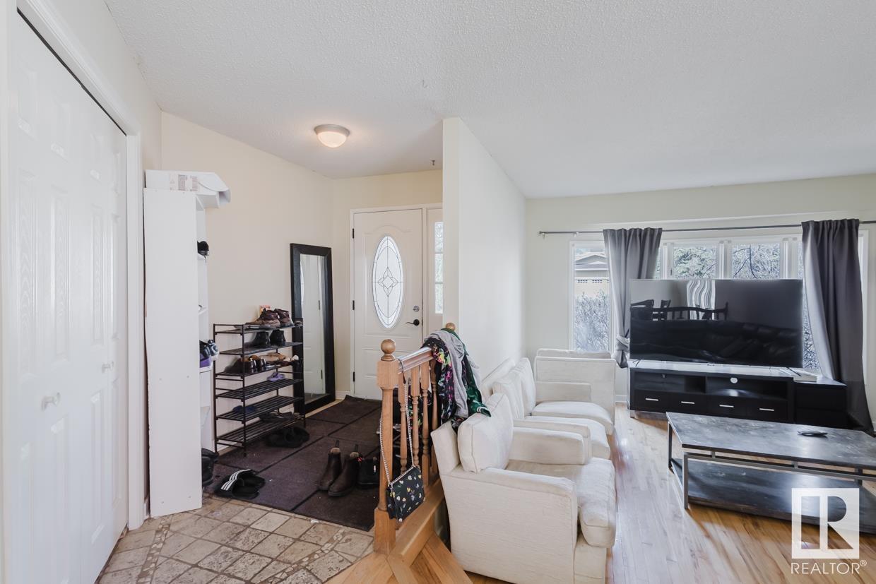 Property at 2404 113 ST NW image 4