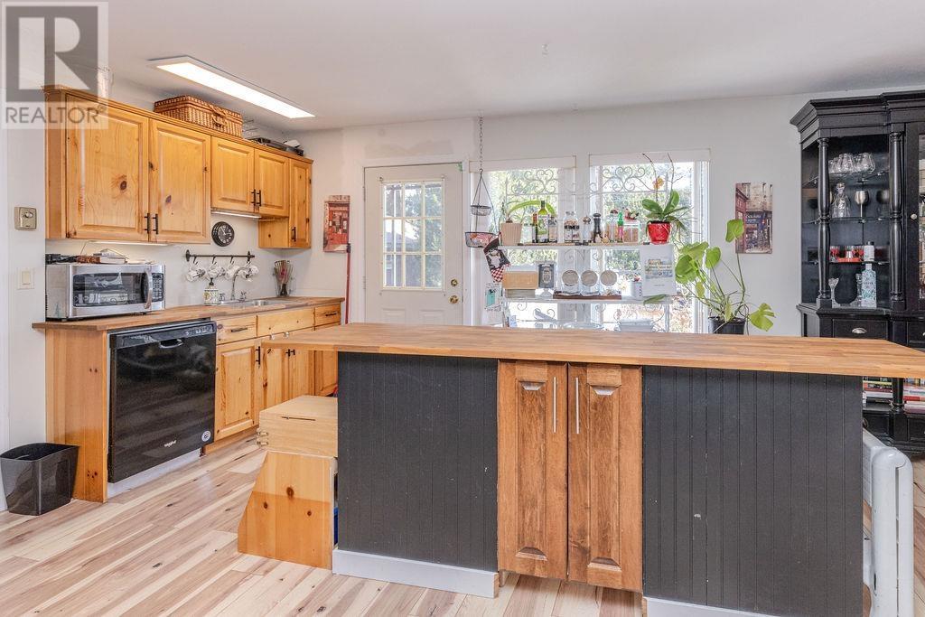 4664 Sunshine Coast Highway, Sechelt, British Columbia  V7Z 0E5 - Photo 16 - R2989673