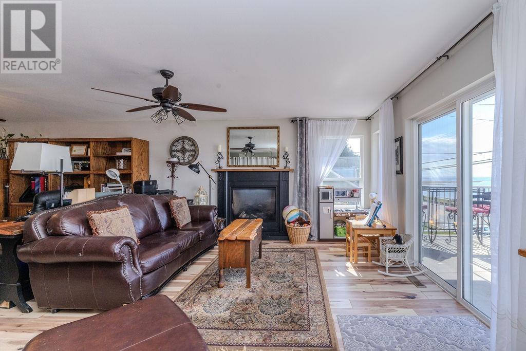 4664 Sunshine Coast Highway, Sechelt, British Columbia  V7Z 0E5 - Photo 11 - R2989673