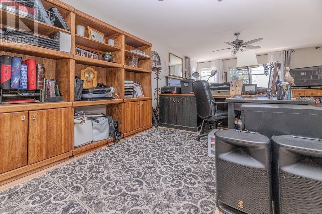 4664 Sunshine Coast Highway, Sechelt, British Columbia  V7Z 0E5 - Photo 14 - R2989673