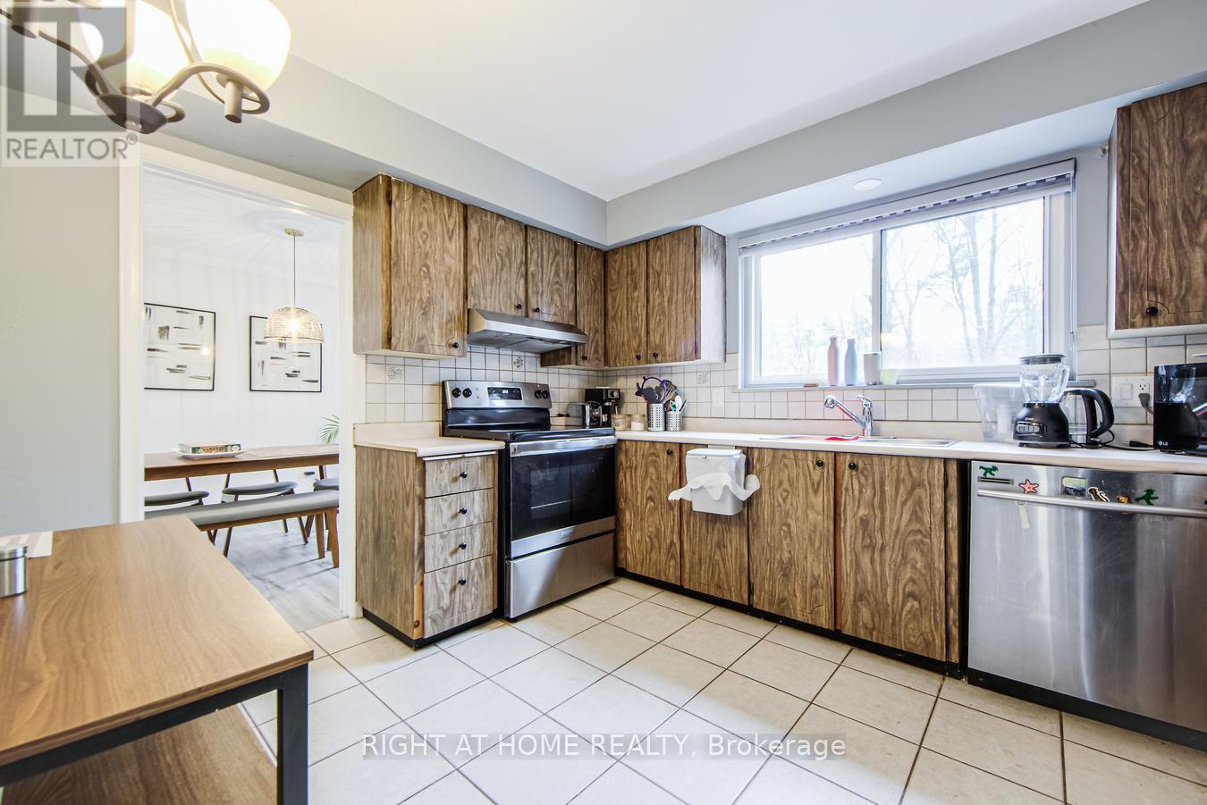 1276 Hillview Crescent, Oakville (Fa Falgarwood), Ontario  L6H 2C7 - Photo 11 - W12088262