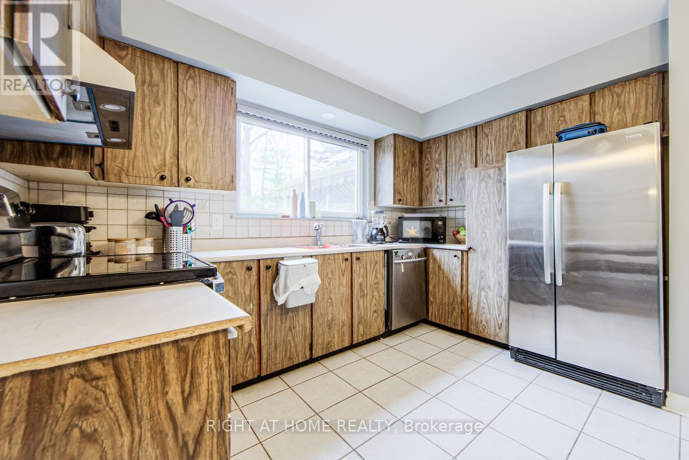 1276 Hillview Crescent, Oakville (Fa Falgarwood), Ontario  L6H 2C7 - Photo 12 - W12088262