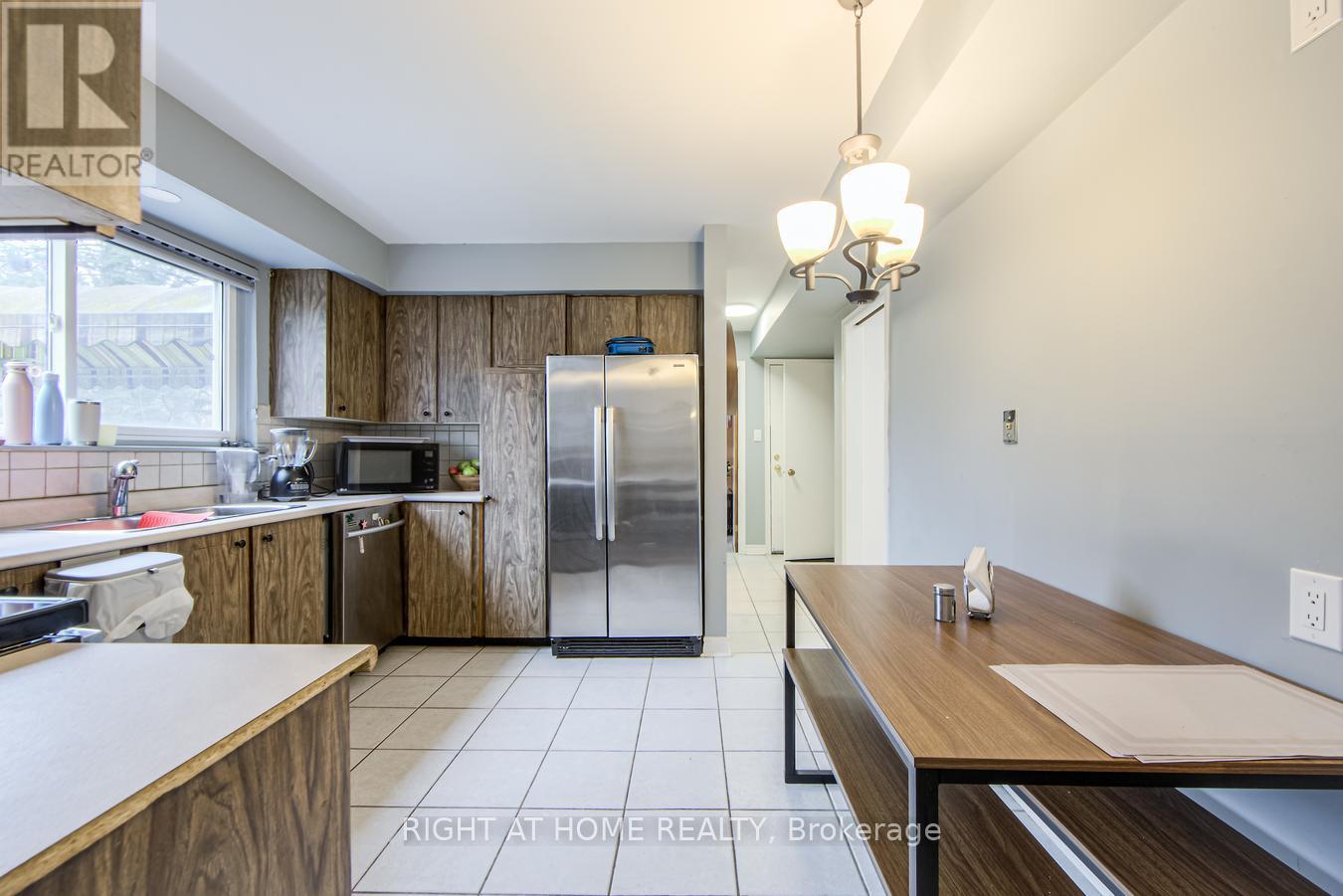 1276 Hillview Crescent, Oakville (Fa Falgarwood), Ontario  L6H 2C7 - Photo 13 - W12088262