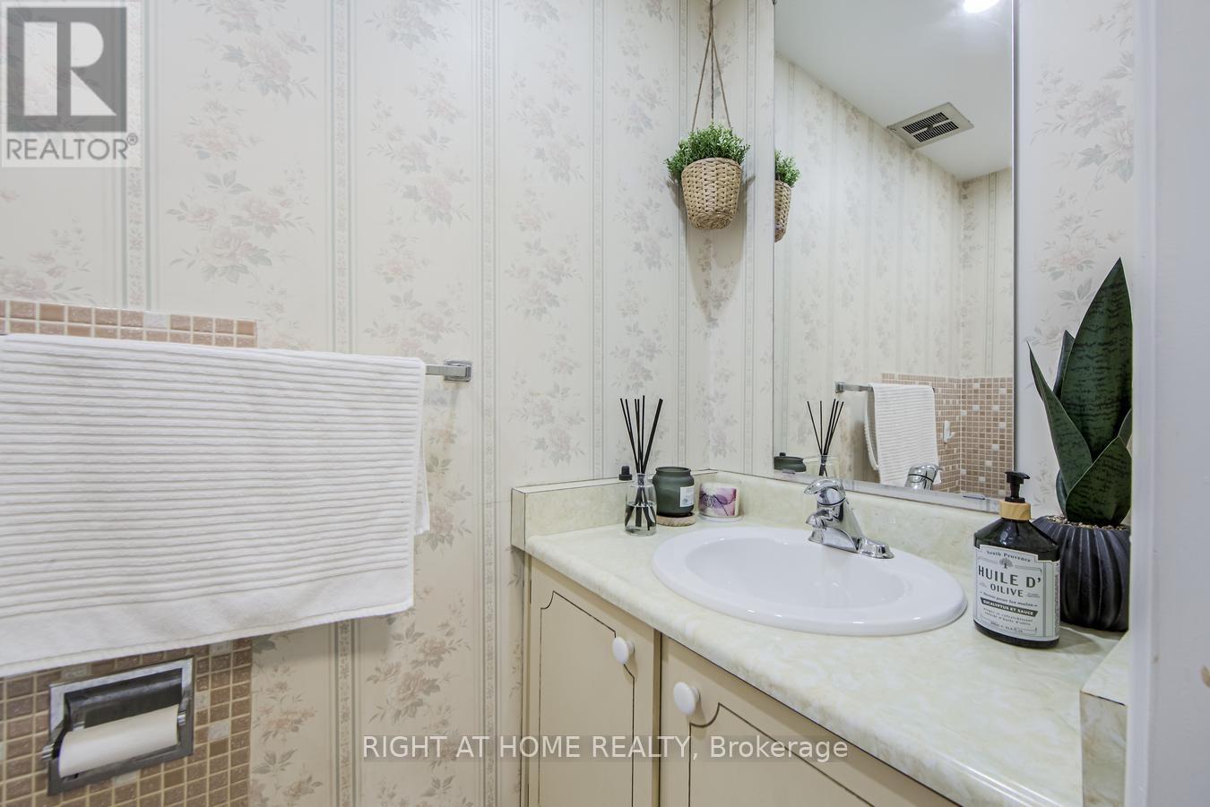 1276 Hillview Crescent, Oakville (Fa Falgarwood), Ontario  L6H 2C7 - Photo 17 - W12088262