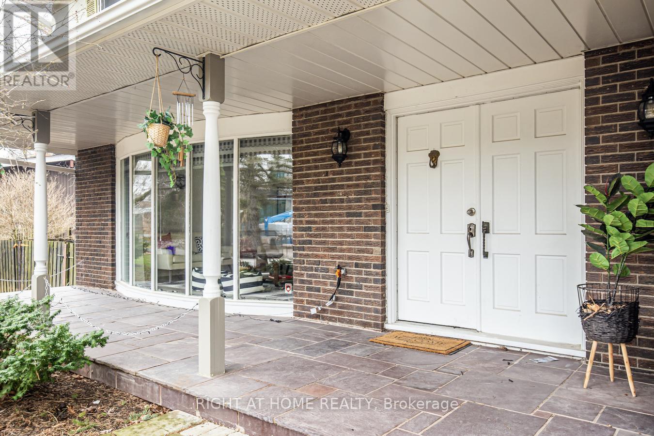 Property at 1276 HILLVIEW CRESCENT image 3