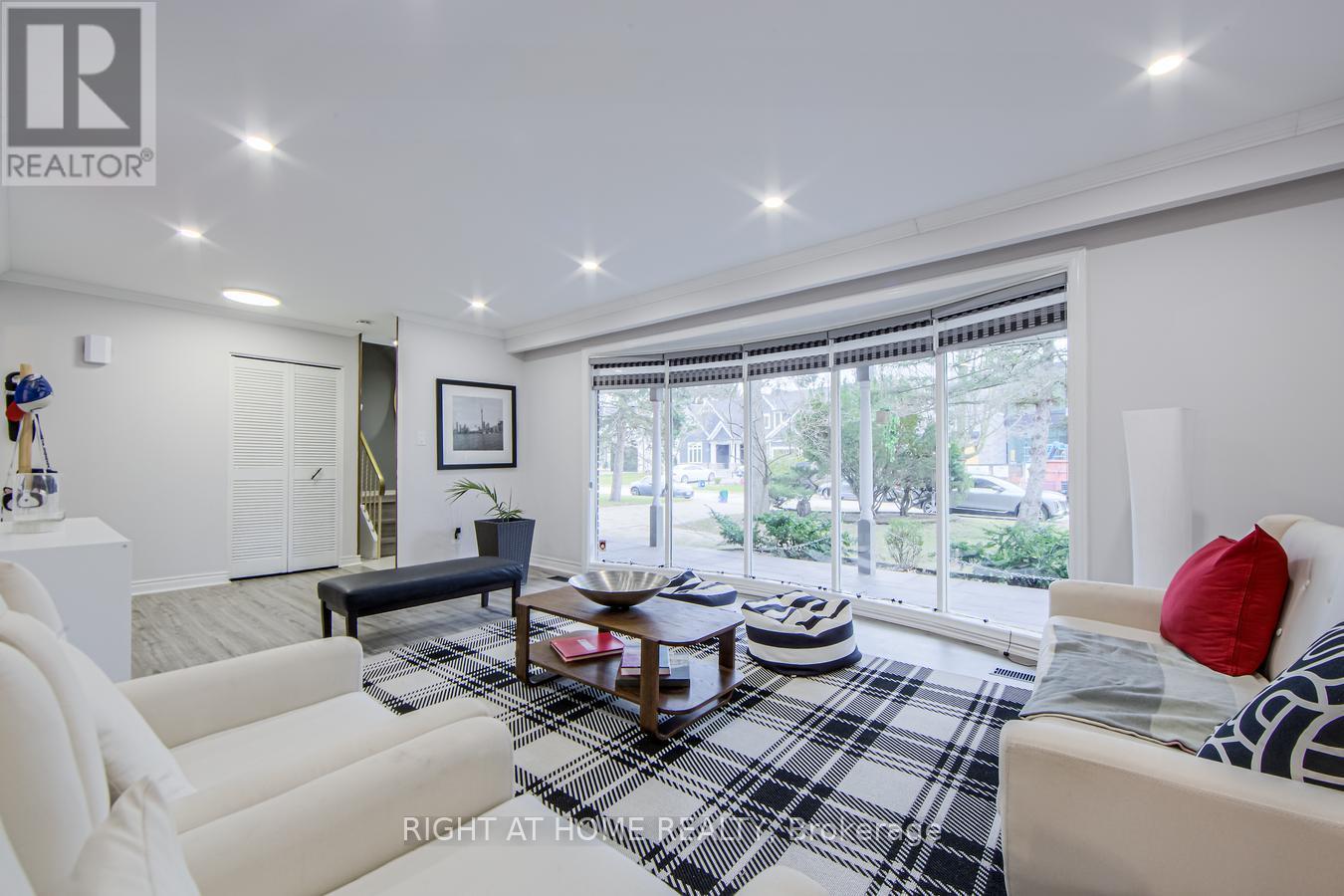 1276 Hillview Crescent, Oakville (Fa Falgarwood), Ontario  L6H 2C7 - Photo 6 - W12088262