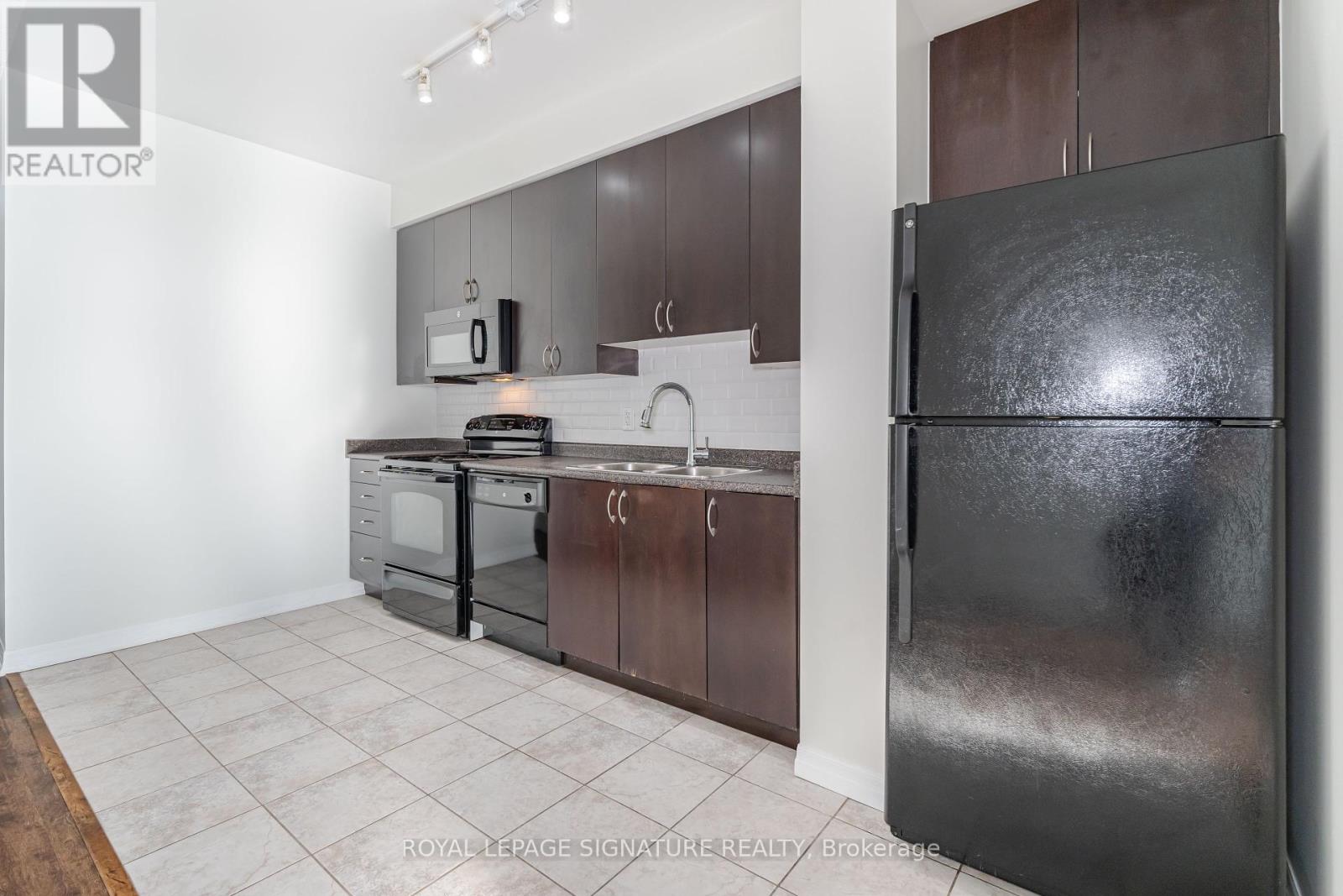 1509 - 223 Webb Drive, Mississauga, Ontario  L5B 0E8 - Photo 10 - W12088417