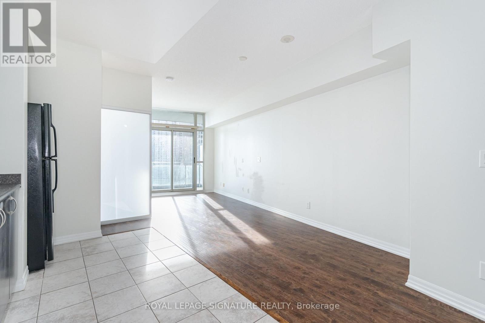 1509 - 223 Webb Drive, Mississauga, Ontario  L5B 0E8 - Photo 11 - W12088417