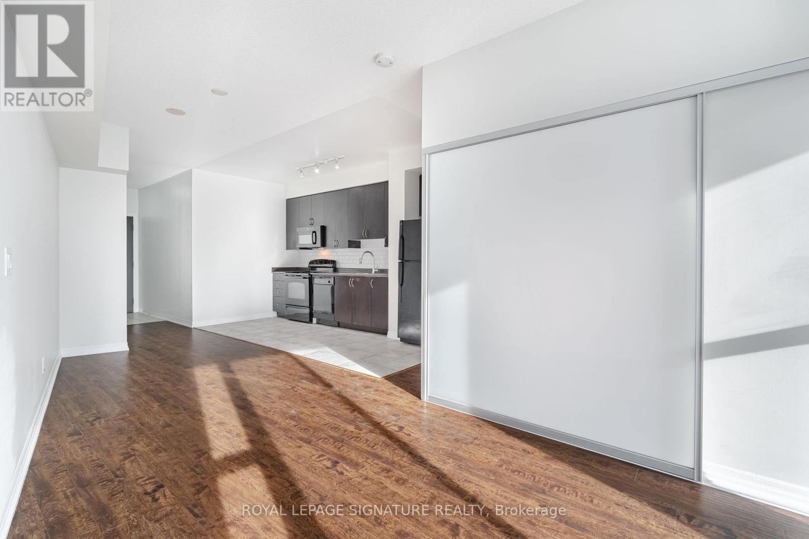 1509 - 223 Webb Drive, Mississauga, Ontario  L5B 0E8 - Photo 12 - W12088417