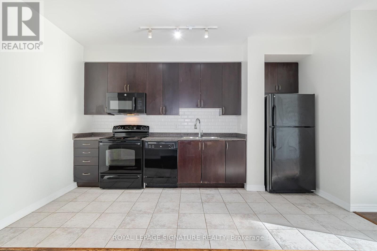 1509 - 223 Webb Drive, Mississauga, Ontario  L5B 0E8 - Photo 8 - W12088417