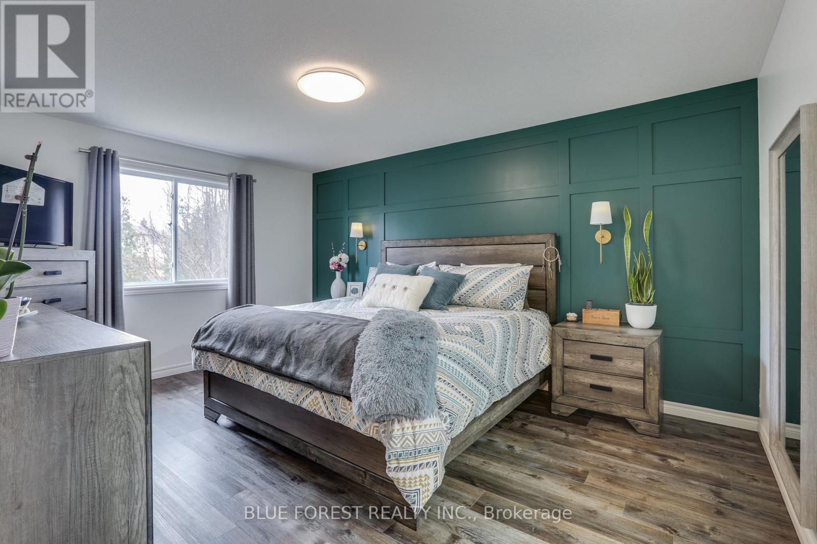 20 Turnberry Drive, Thames Centre, Ontario  N0L 1G3 - Photo 11 - X12088559
