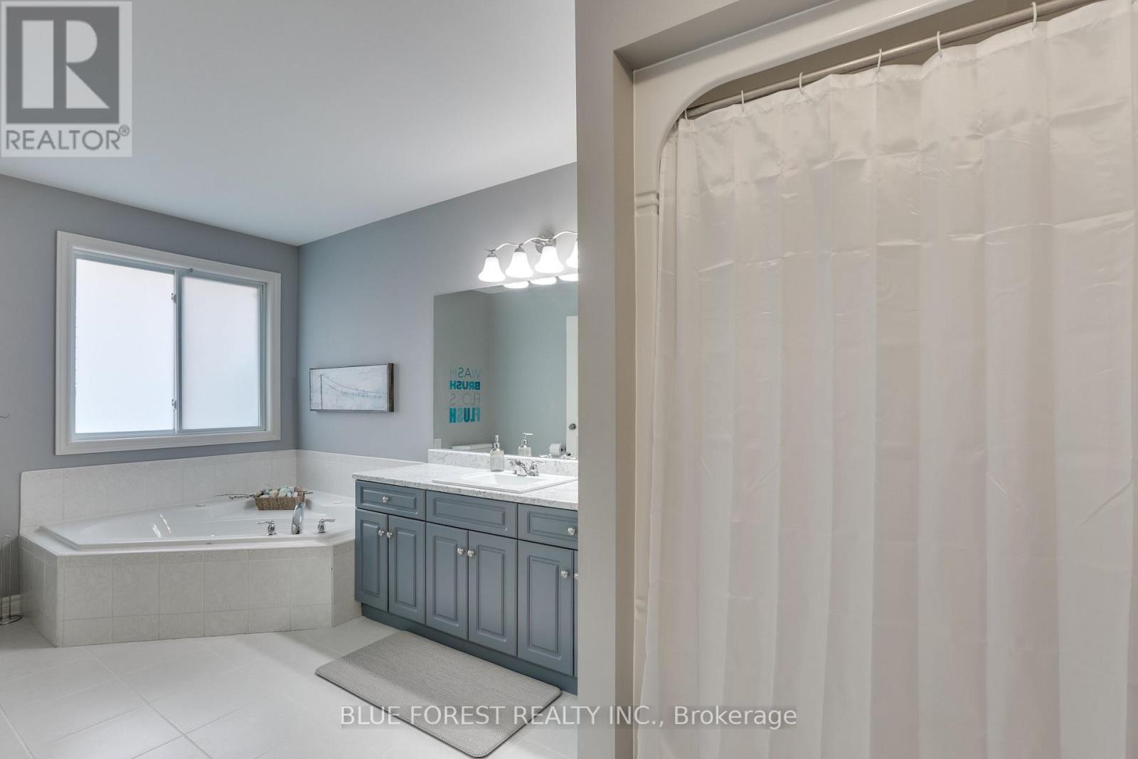 20 Turnberry Drive, Thames Centre, Ontario  N0L 1G3 - Photo 14 - X12088559