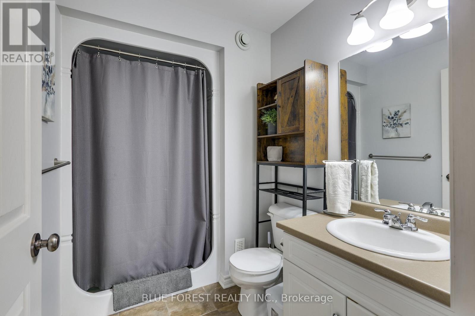 20 Turnberry Drive, Thames Centre, Ontario  N0L 1G3 - Photo 24 - X12088559