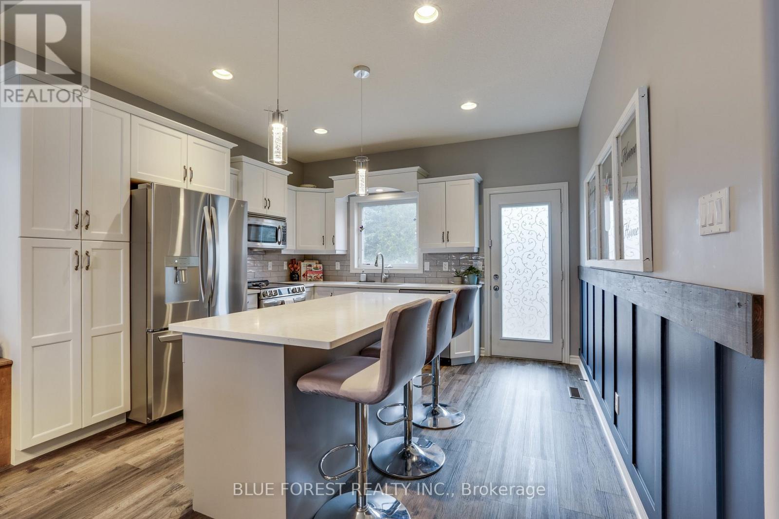 20 Turnberry Drive, Thames Centre, Ontario  N0L 1G3 - Photo 8 - X12088559