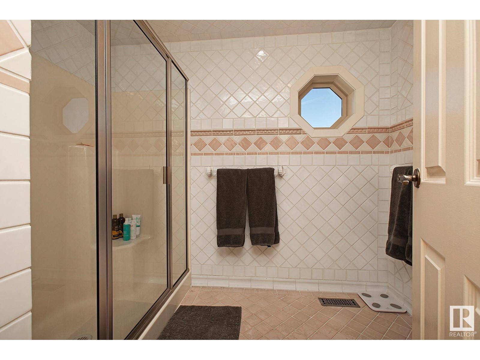Property at 300 VISTA CT image 4
