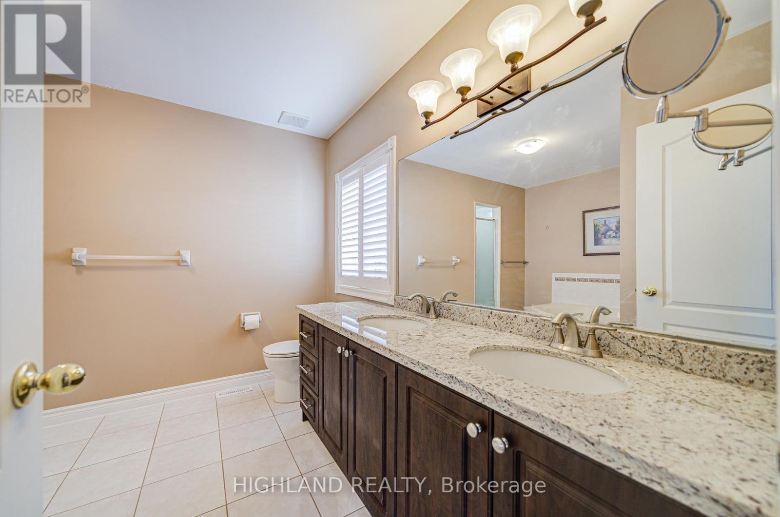 1636 Sagewood Court, Mississauga, Ontario  L5M 5M2 - Photo 33 - W12087937