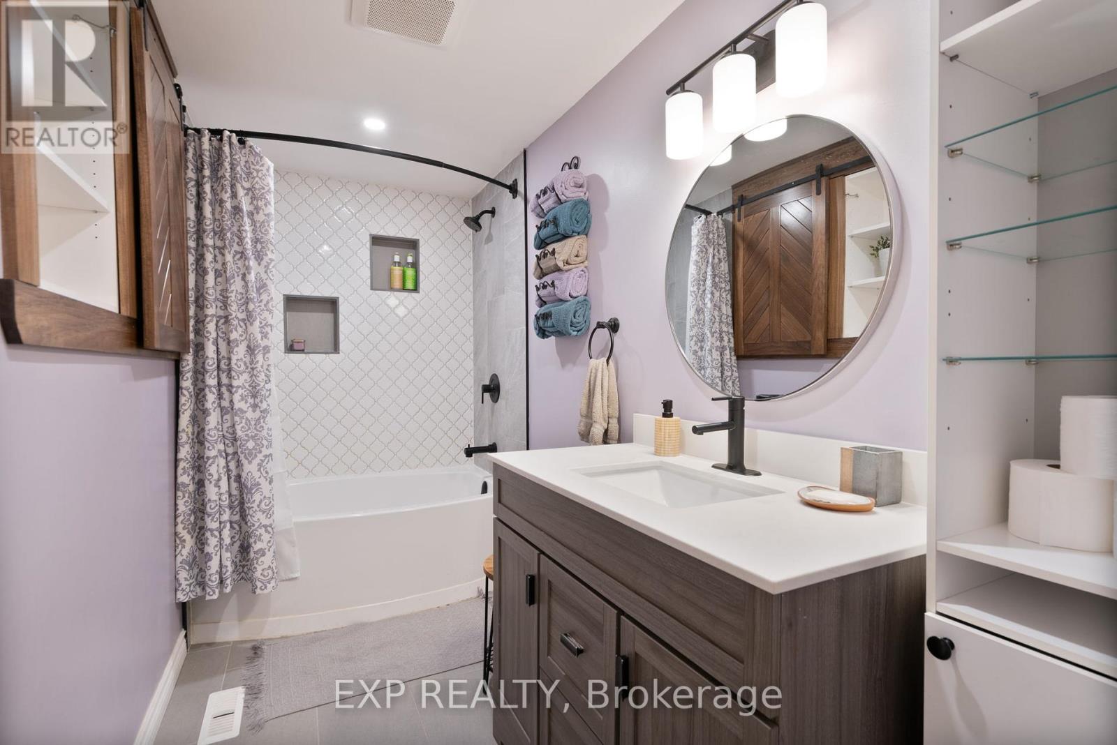 Photo 14 of 30 for 62 Southview Crescent