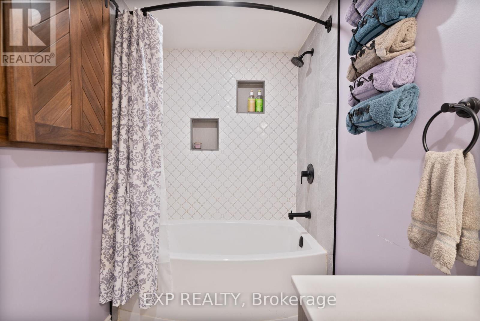 Photo 15 of 30 for 62 Southview Crescent