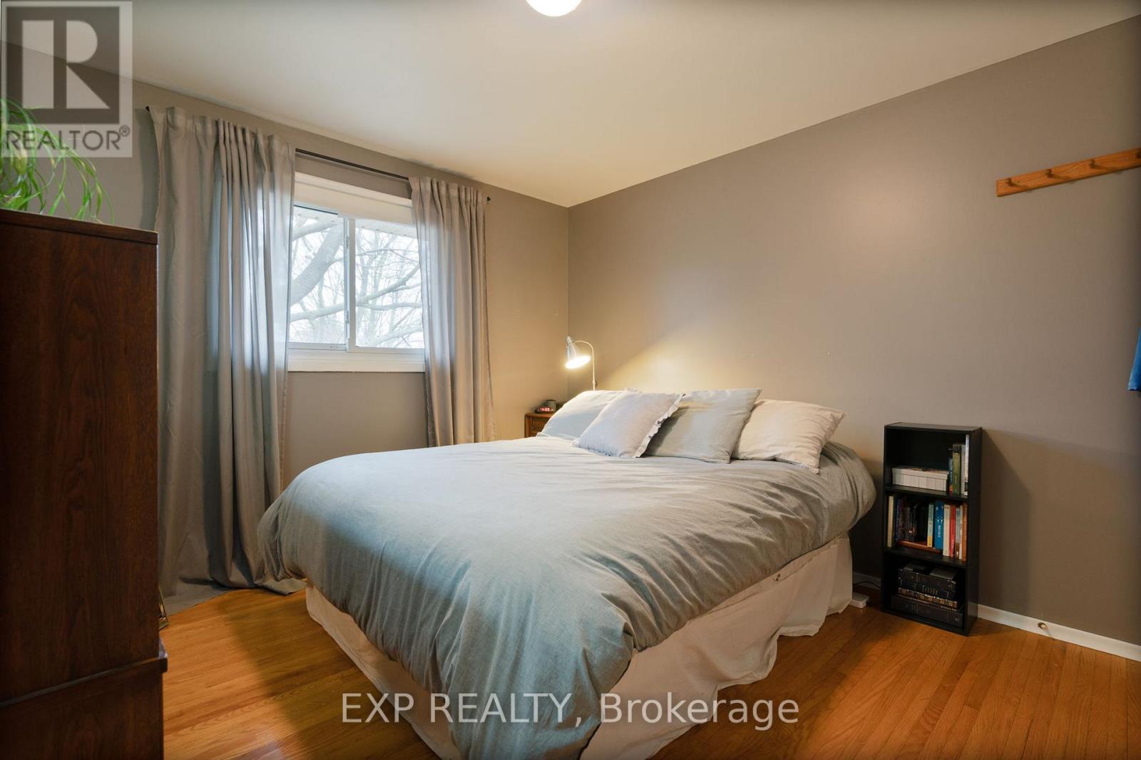 Photo 16 of 30 for 62 Southview Crescent