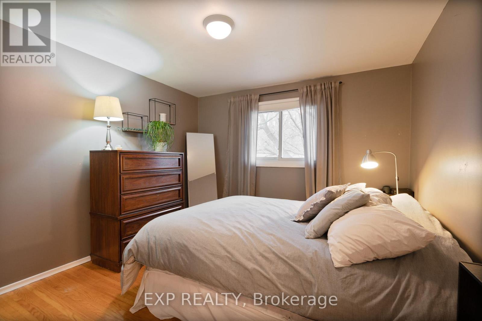 Photo 17 of 30 for 62 Southview Crescent