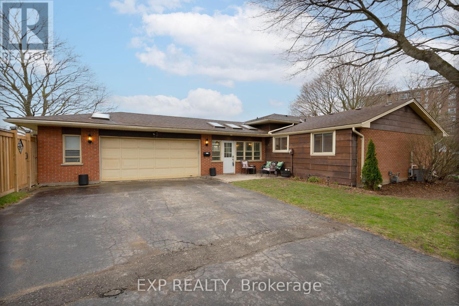Photo 27 of 30 for 62 Southview Crescent