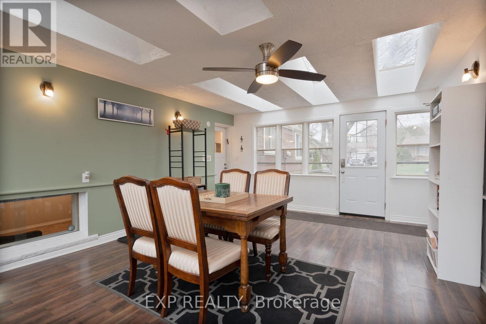 Photo 6 of 30 for 62 Southview Crescent