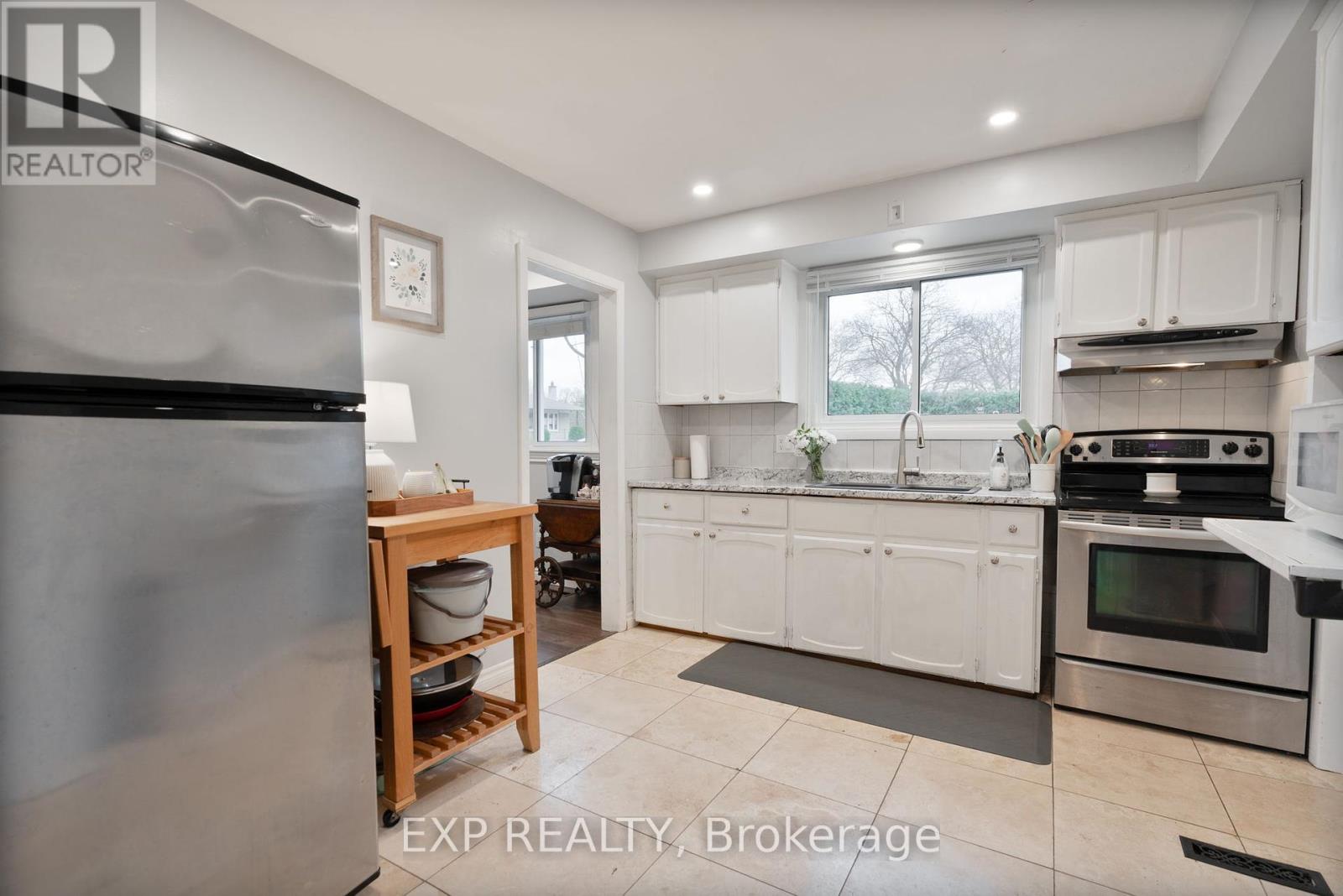 Photo 9 of 30 for 62 Southview Crescent