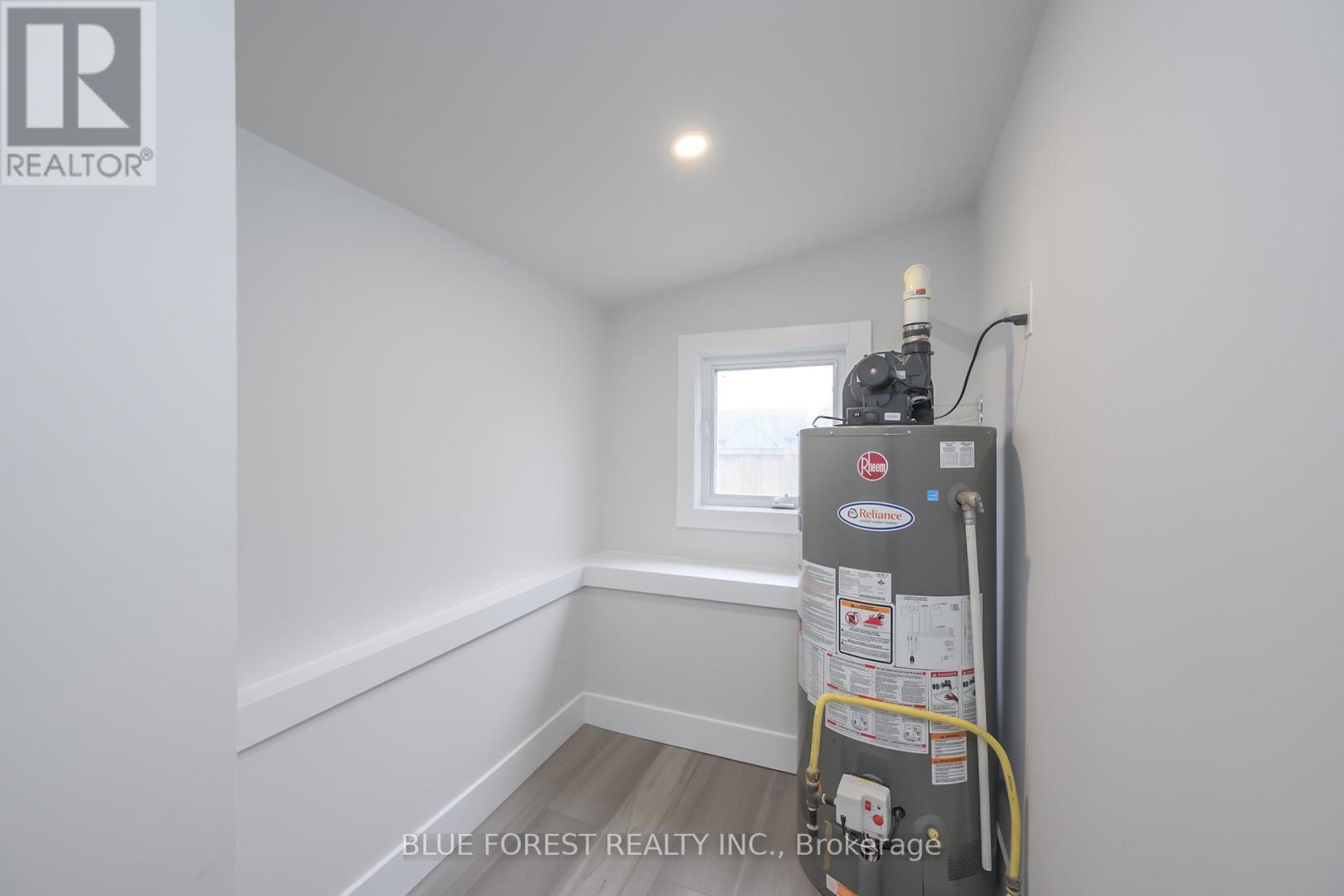 186 Victoria Street, Southwest Middlesex, Ontario  N0L 1M0 - Photo 10 - X12088745