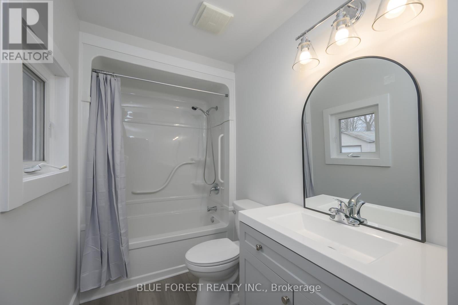 186 Victoria Street, Southwest Middlesex, Ontario  N0L 1M0 - Photo 12 - X12088745