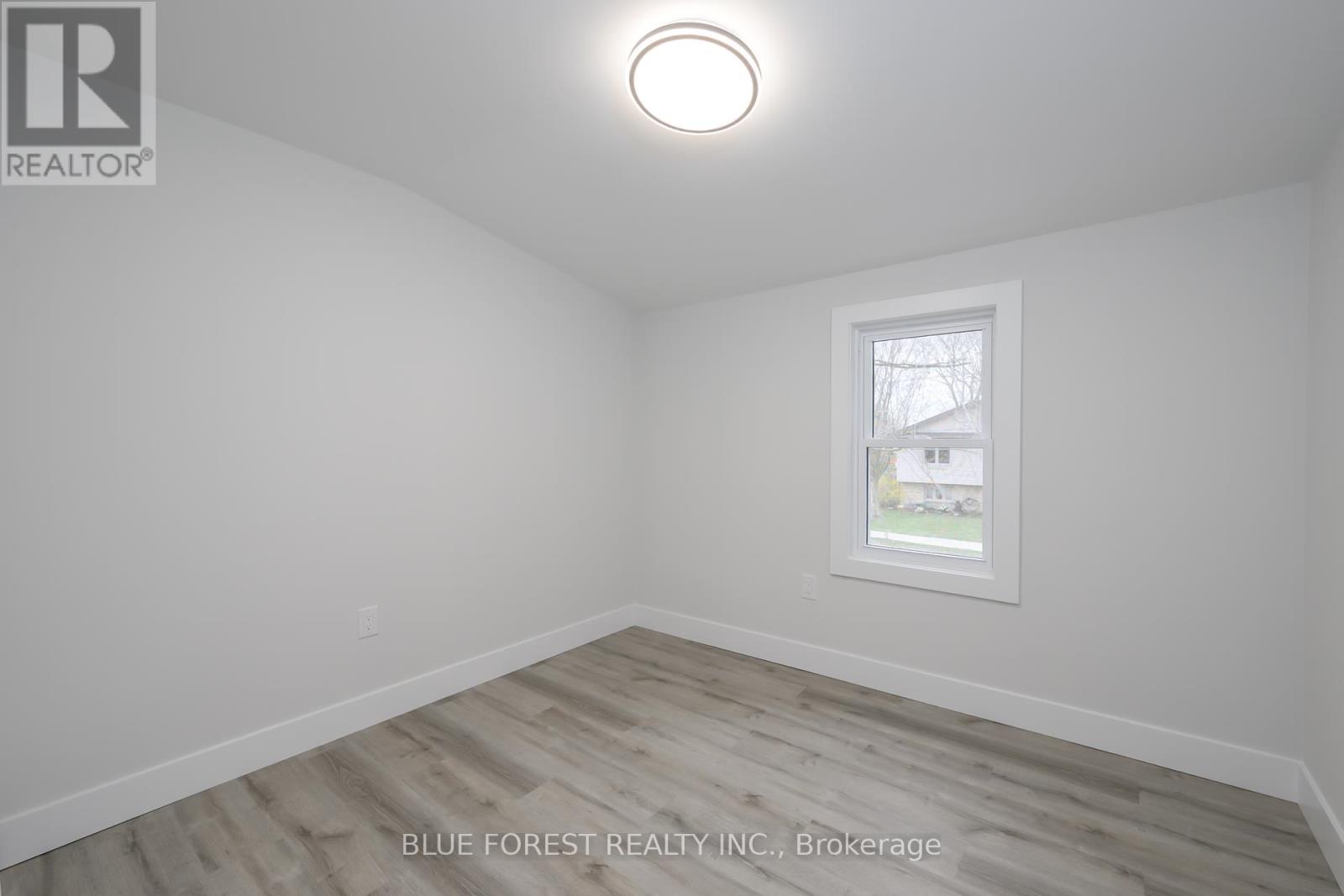 186 Victoria Street, Southwest Middlesex, Ontario  N0L 1M0 - Photo 13 - X12088745