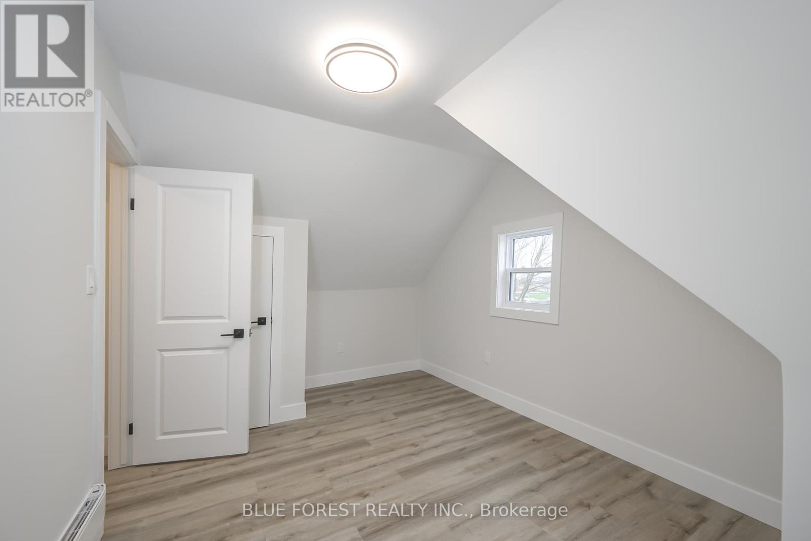 186 Victoria Street, Southwest Middlesex, Ontario  N0L 1M0 - Photo 15 - X12088745