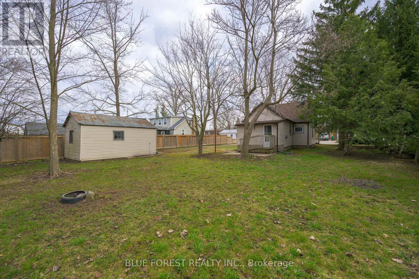 186 Victoria Street, Southwest Middlesex, Ontario  N0L 1M0 - Photo 19 - X12088745