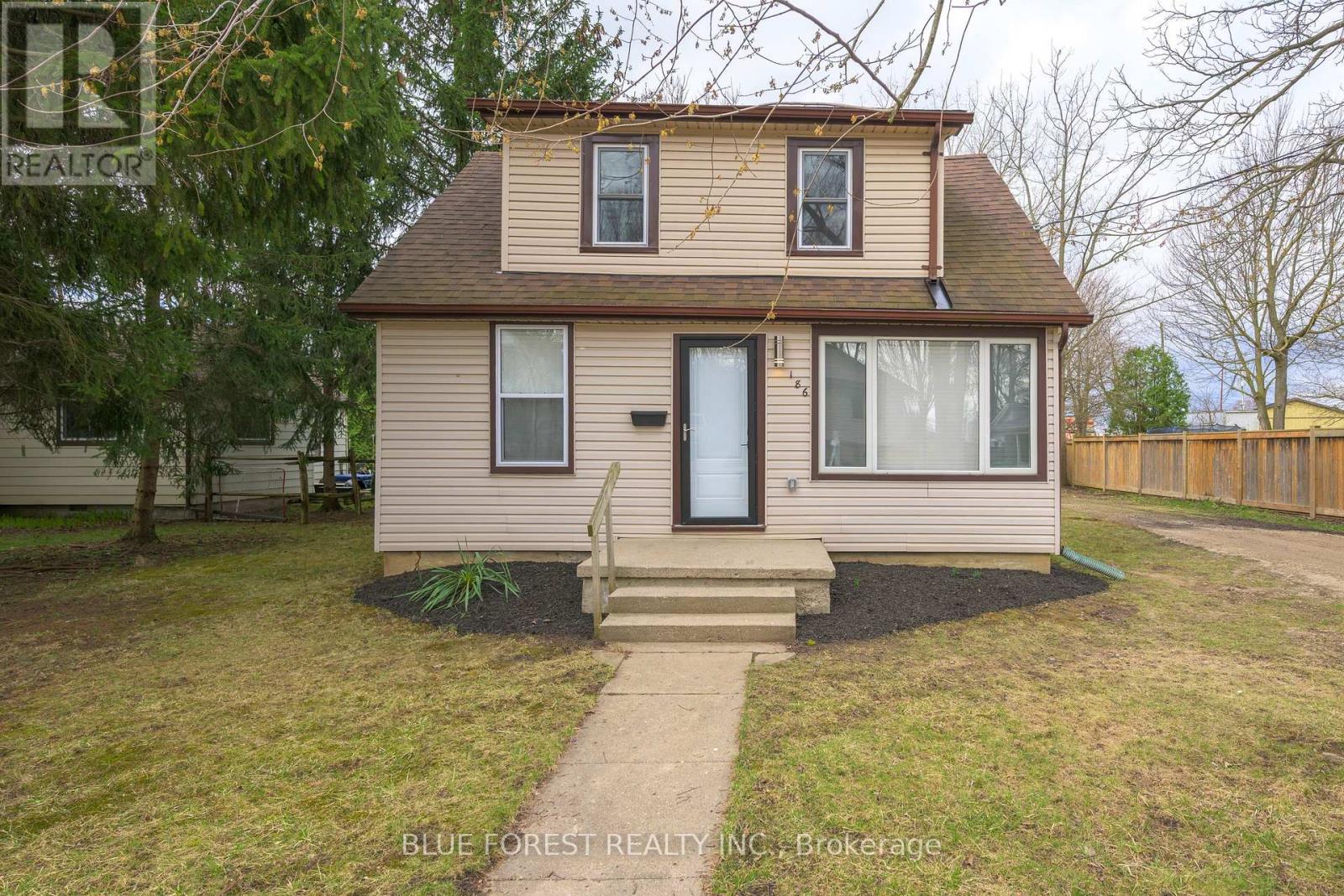 186 Victoria Street, Southwest Middlesex, Ontario  N0L 1M0 - Photo 2 - X12088745
